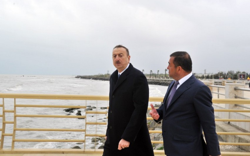 Президент Ильхам Алиев ознакомился с условиями, созданными в комплексе приморского парка-бульвара в Астаре