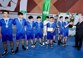 Şahin Bağırov voleybol üzrə rayon birinciliyinin qaliblərini mükafatlandırıb