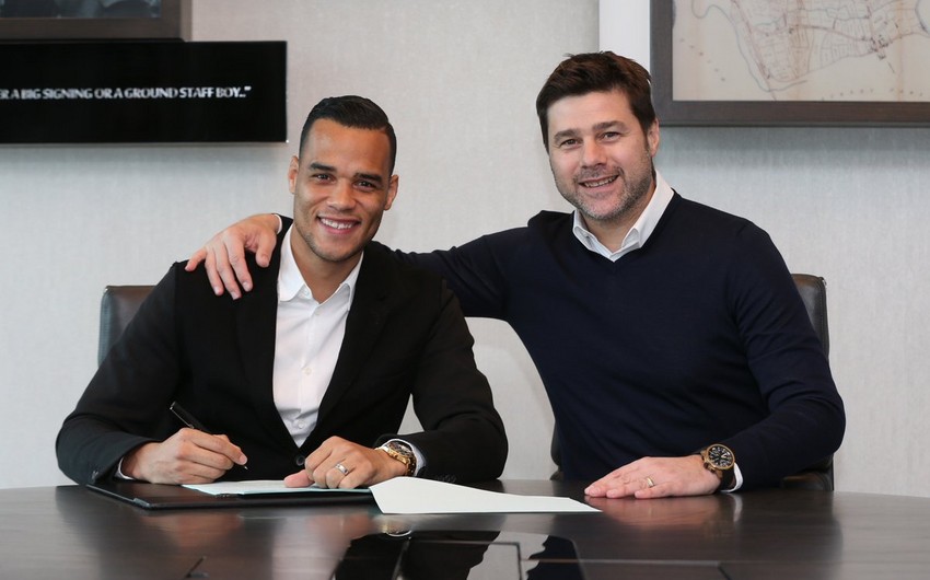 Tottenham extends contract with Dutch goalkeeper