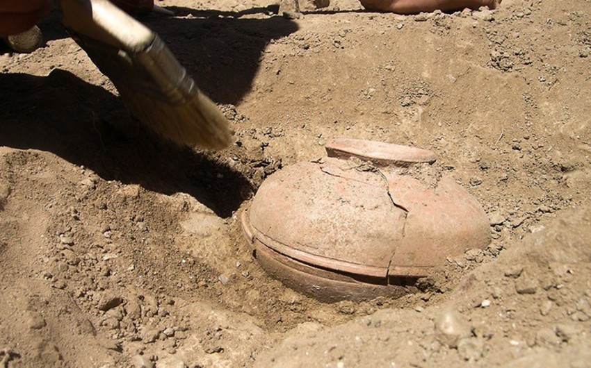 В Китае обнаружили древний кувшин с неизвестной жидкостью - ФОТО