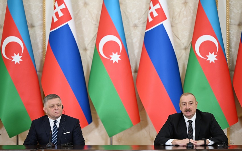 President Ilham Aliyev and Prime Minister Robert Fico making press statements