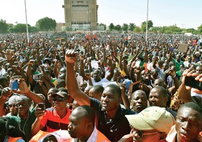Жители Буркина-Фасо блокировали путь конвою ВС Франции