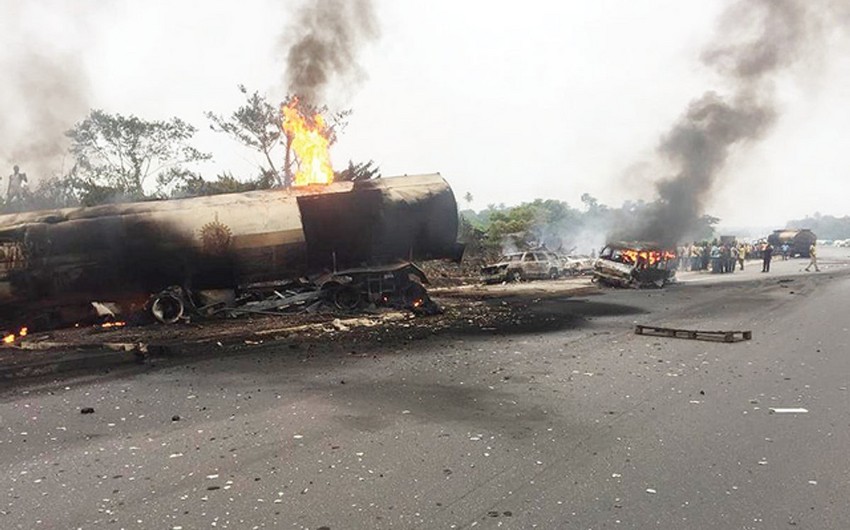 Nigeriyada ağır yol qəzasında 18 nəfər həlak olub