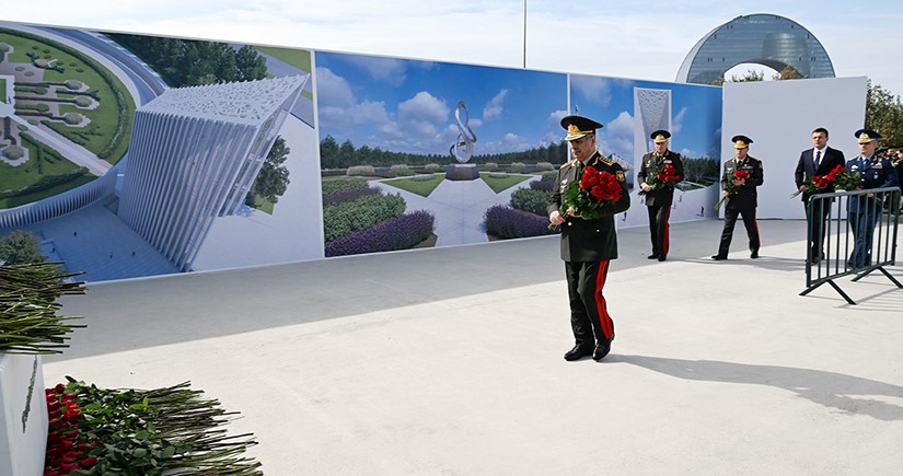 Leadership of Azerbaijan Defense Ministry visits Victory Park on Remembrance Day