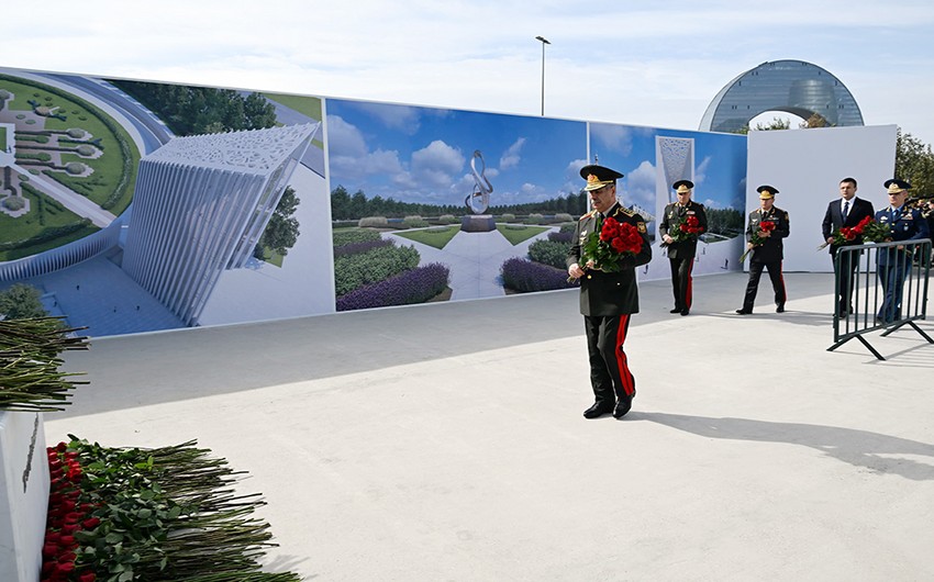 Leadership of Azerbaijan Defense Ministry visits Victory Park on Remembrance Day