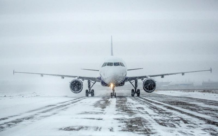 В США отменили почти 5 тыс. авиарейсов из-за снегопада