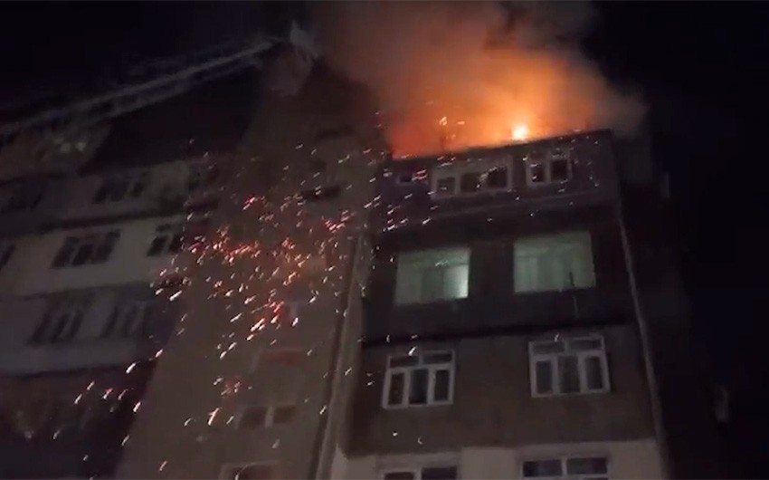 В Баку в жилом доме произошел пожар, эвакуированы 15 человек