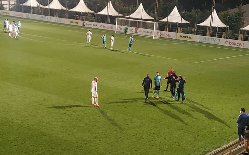 Zirə - Keşlə oyununda insident: Rəşad Sadıqov və futbolçusu qırmızı vərəqə aldı