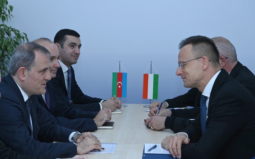 Jeyhun Bayramov informs Hungarian FM about post-conflict situation