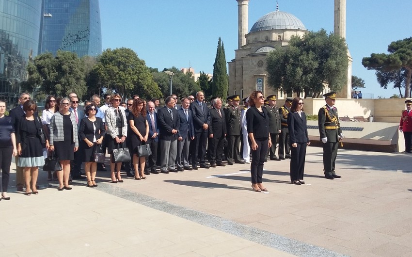 Turkish Embassy staff visited monument to Turkish soldiers in Baku