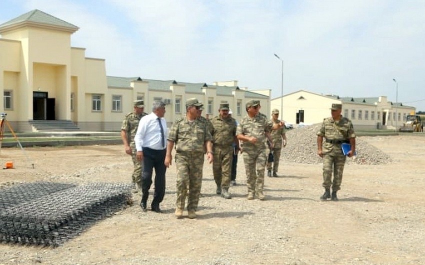 Министр обороны Азербайджана посетил несколько воинских частей в прифронтовой зоне - ФОТО