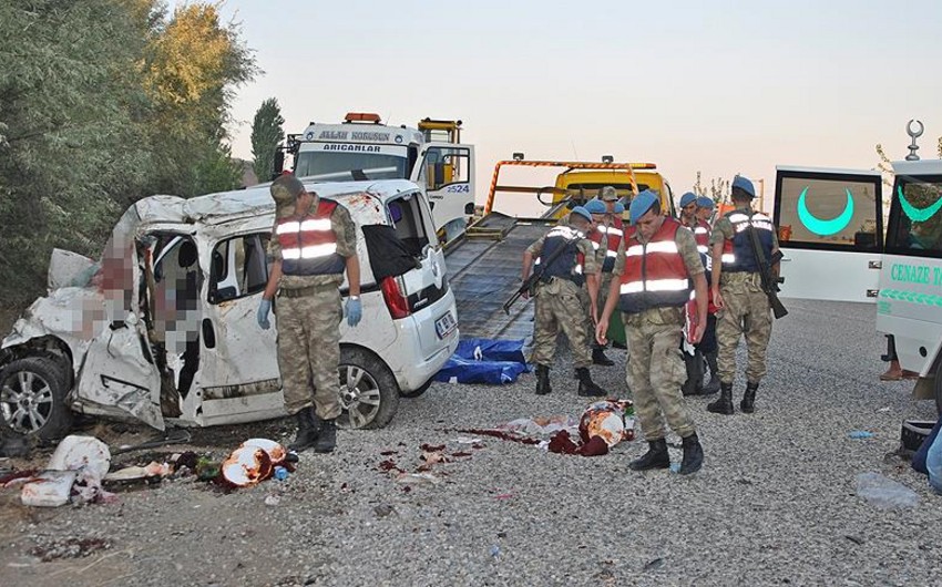 Türkiyədə baş vermiş yol qəzasında 7 nəfər ölüb, 10 nəfər yaralanıb