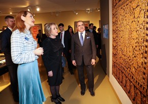 Matviyenko Azərbaycan Milli Xalça Muzeyi ilə tanış olub