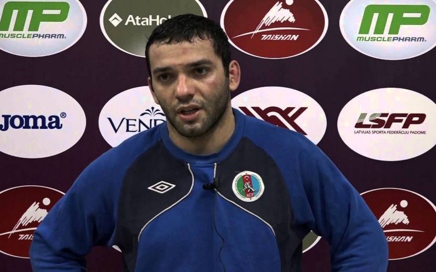 Азербайджанский борец награжден 200-граммовой золотой медалью на турнире в России