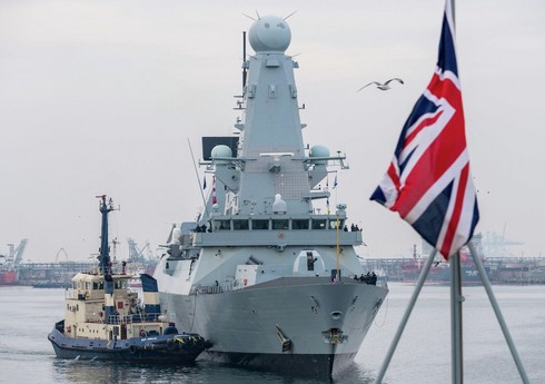 Британские ВМС заявили об эвакуации экипажа тонущего сухогруза Verbena в Аденском заливе