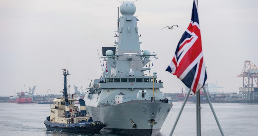 Британские ВМС заявили об эвакуации экипажа тонущего сухогруза Verbena в Аденском заливе