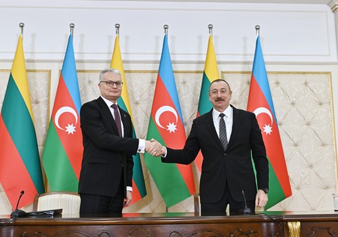 Президент Литвы поздравил Ильхама Алиева
