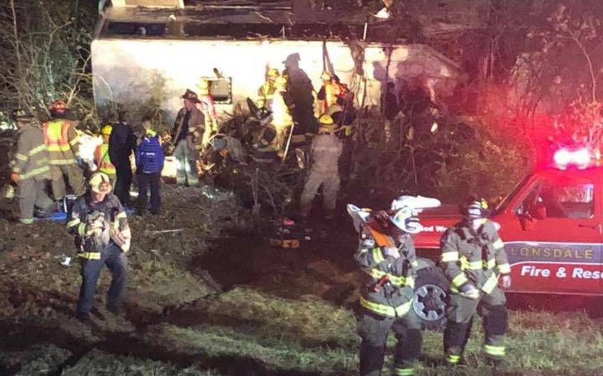 1 child dead, 40 others injured in youth football team bus crash in Arkansas