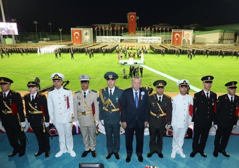 Трое азербайджанцев получили офицерские звания в Турции