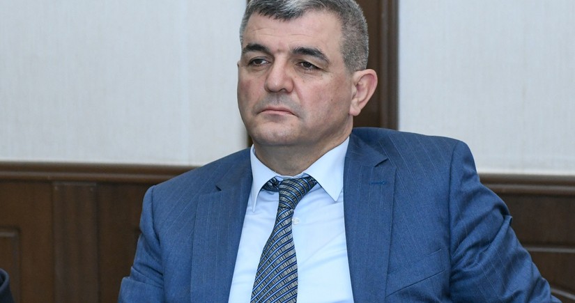 Deputat Fazil Mustafa güllələnib