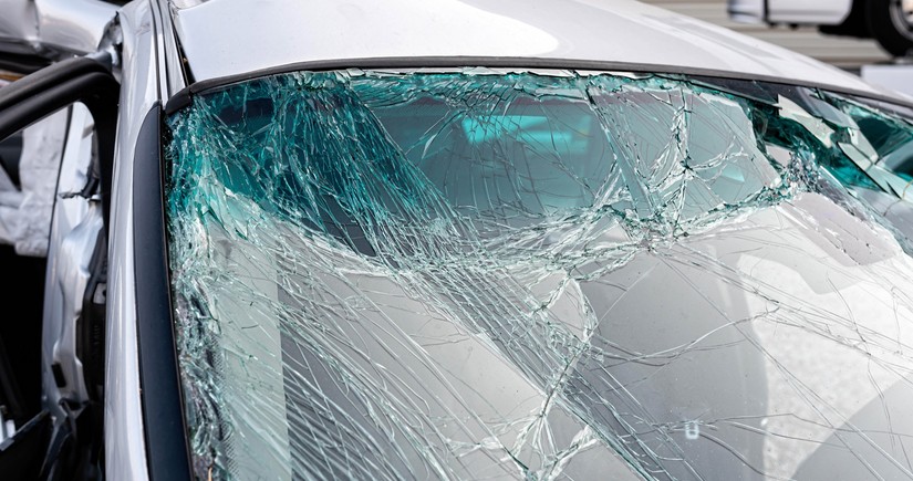 В Баку столкнулись два автомобиля, есть пострадавшая