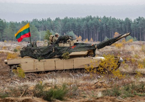 Жителей Литвы призвали инвестировать в производство танков