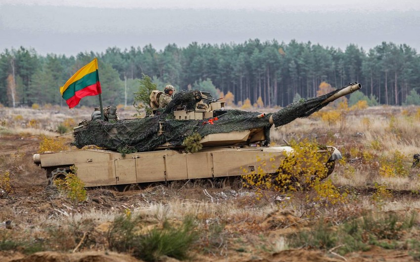 Lithuanians urged to invest in tanks