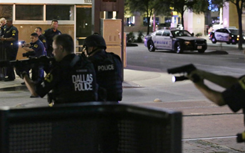 Мэр: При стрельбе в Далласе пострадали 12 полицейских и двое гражданских лиц