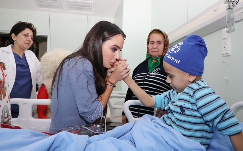 Leyla Əliyeva Milli Onkologiya Mərkəzinin Uşaq Klinikasında müalicə alan uşaqları ziyarət edib