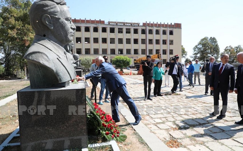 Azerbaijani cultural figures view “shot statues” 