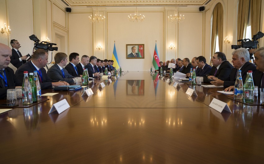 Порошенко: Между Украиной и Азербайджаном есть огромный потенциал для сотрудничества