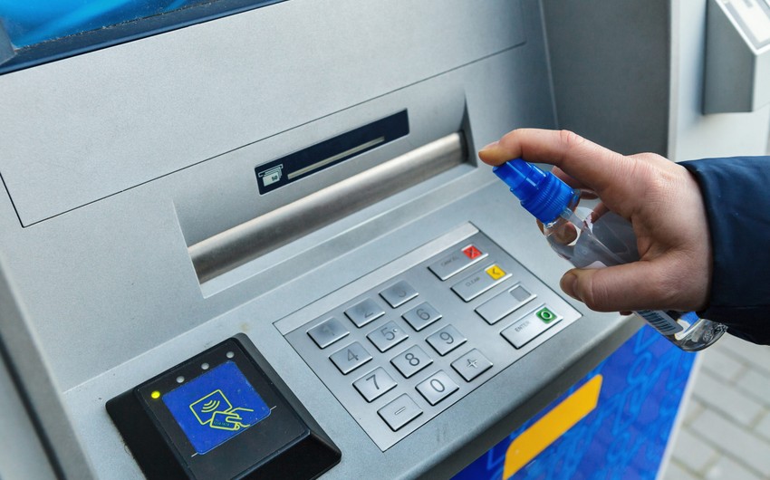В Баку установлены дезинфекторы у банкоматов