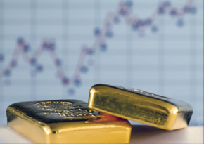 Gold prices soar to record highs amid global uncertainties