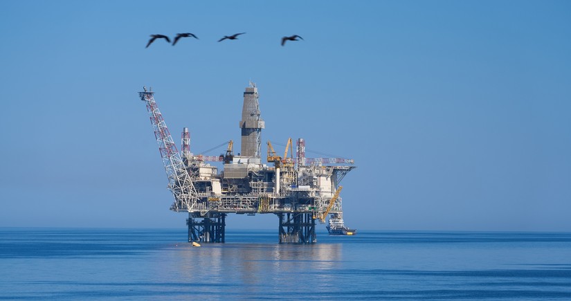 BP начала добычу нефти с новой платформы на блоке АЧГ