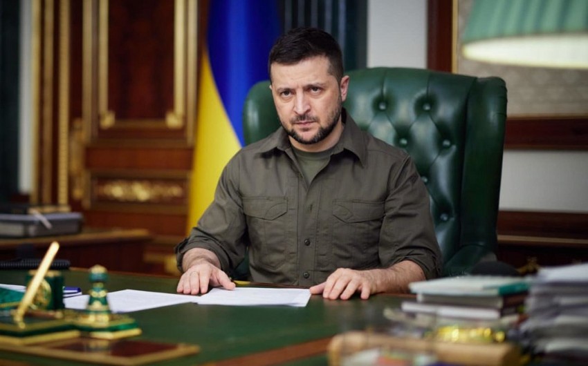 Zelenski Ukrayna Qanunvericiliyinin sovetsizləşdirilməsi haqqında qanunu imzalayıb