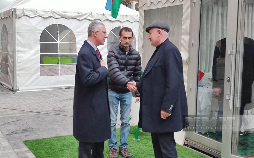 Посол Великобритании в Азербайджане принял участие в траурной церемонии по погибшему в атаке на посольство в Иране