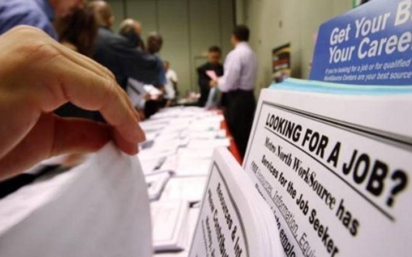 Applications for US unemployment benefits dip to 210,000 