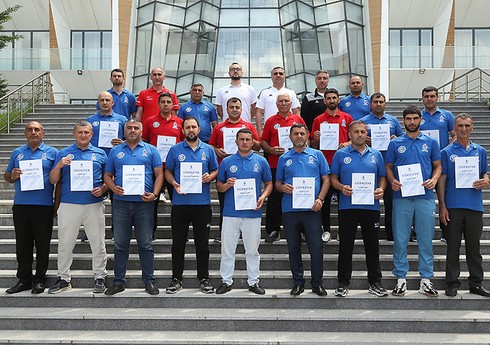 В Баку подведены итоги тренерских курсов, проводимых при поддержке УЕФА