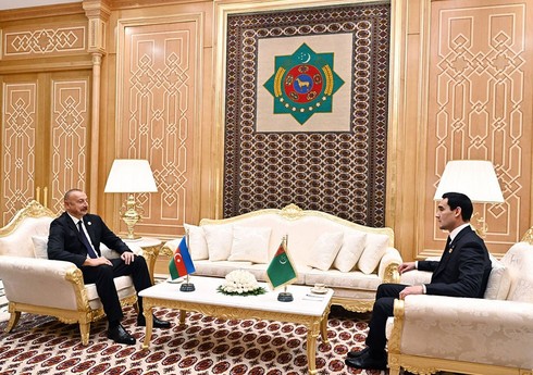 Лидер Туркменистана провел двусторонние встречи с главами каспийской "пятерки"