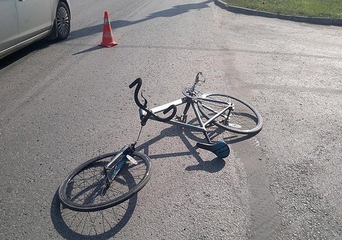 В Евлахе велосипедиста сбила машина