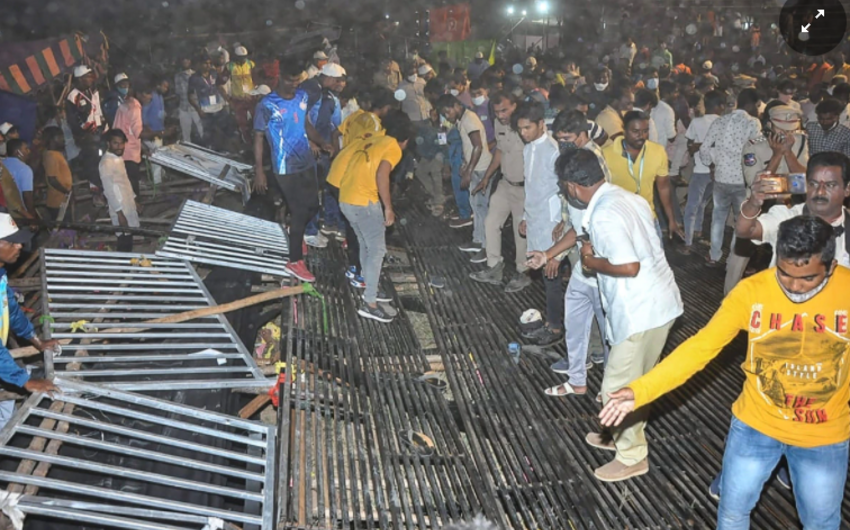Hindistanda tribuna çöküb, 100-ə yaxın şəxs yaralanıb - FOTO