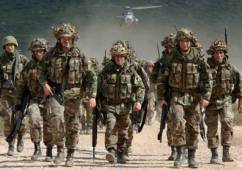 СМИ: НАТО хочет направить до 300 тыс. солдат к границе с РФ