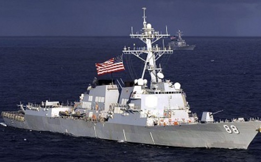 Эсминец ВМС США прошел близ спорной акватории Южно-Китайского моря