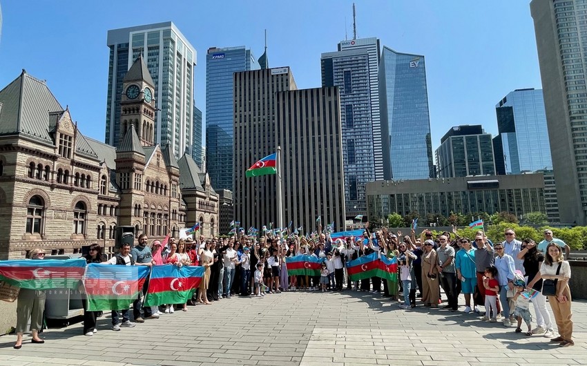 В канадском городе Торонто подняли флаг Азербайджана
