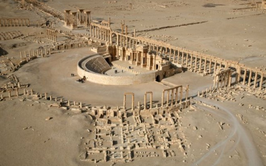 Media: ISIS blows up Palmyra arch - VIDEO