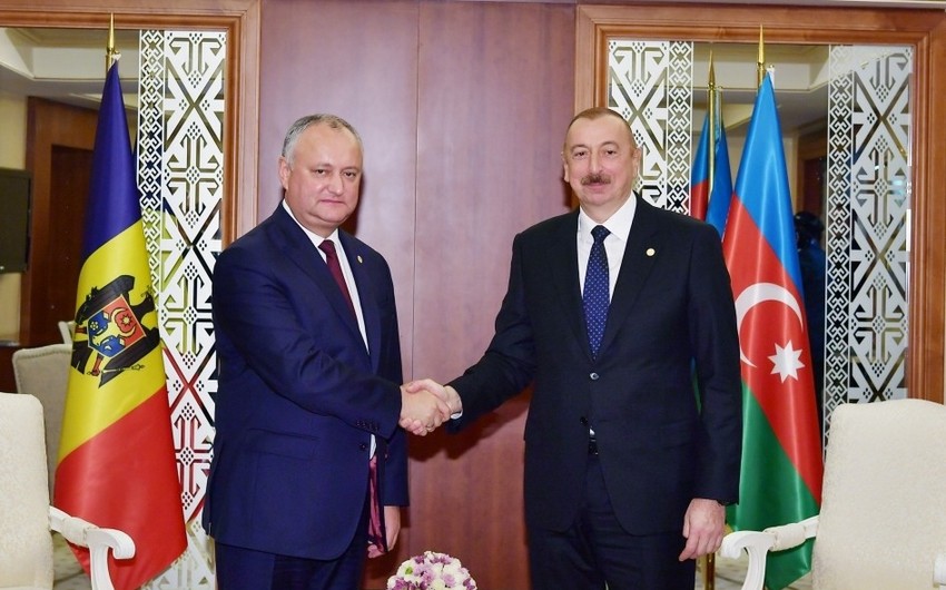 President Ilham Aliyev met with Moldovan President Igor Dodon