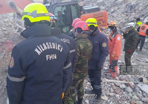 МЧС Азербайджана продолжает поисково-спасательные операции в Кахраманмараше