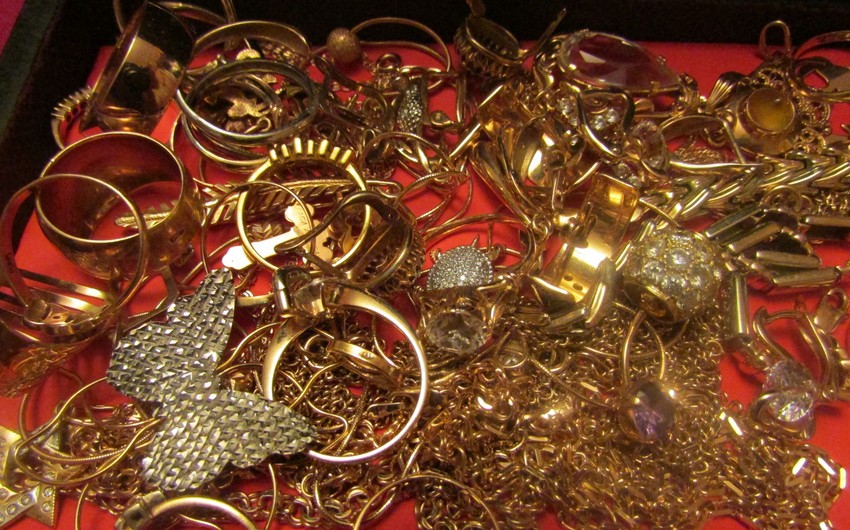 Gold worth 9 thousand AZN stolen from apartment in Baku