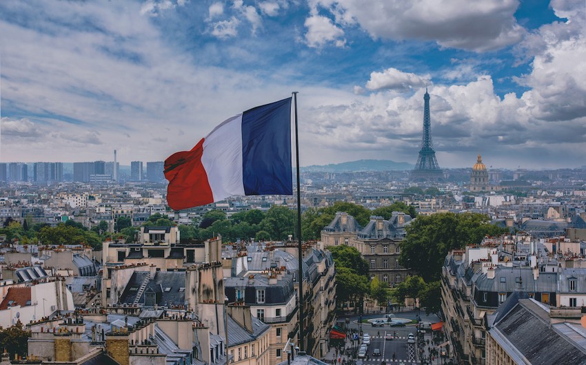 Провокации кандидатов в президенты Франции ставят под удар политику официального Парижа