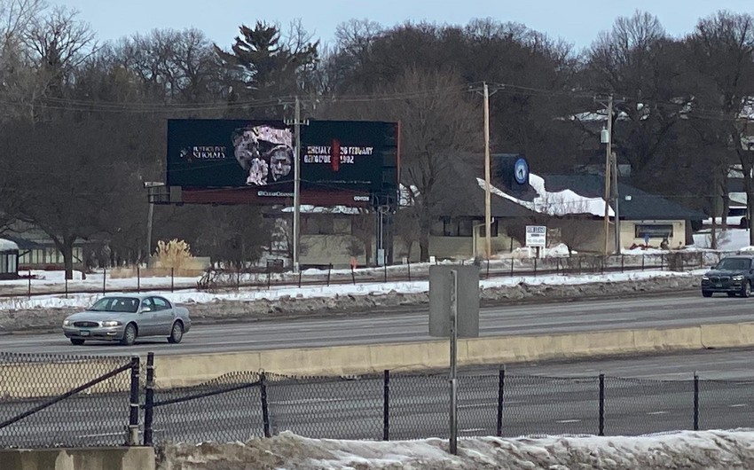 На центральном шоссе Миннесоты установлен билборд в память жертв Ходжалы